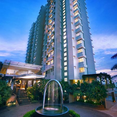 Golden Tulip Balikpapan Hotel & Suites Exteriör bild
