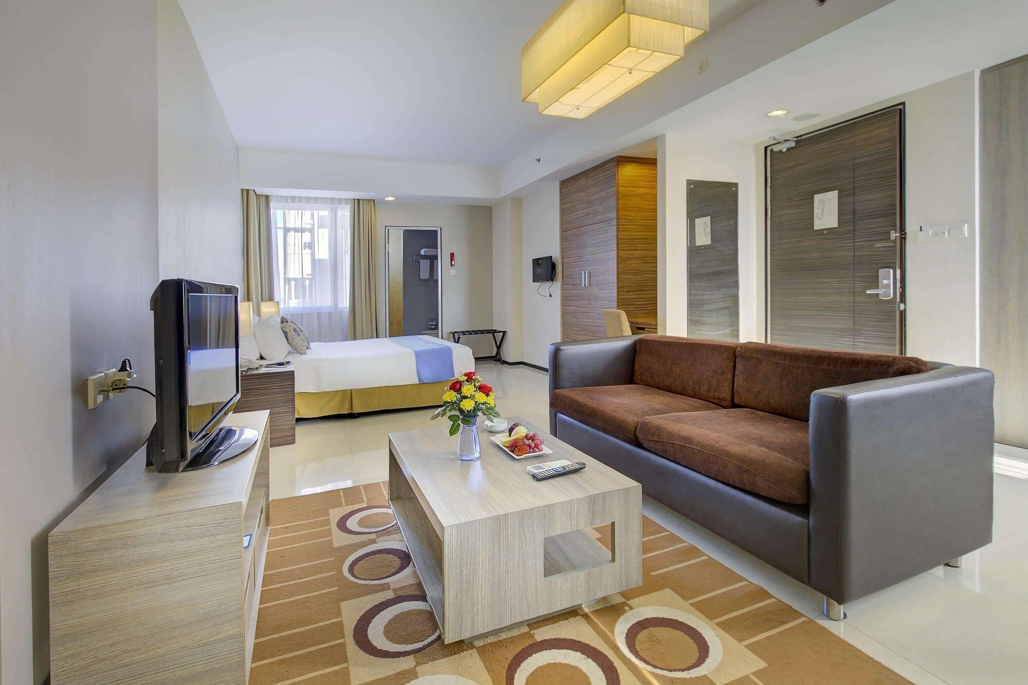 Golden Tulip Balikpapan Hotel & Suites Exteriör bild