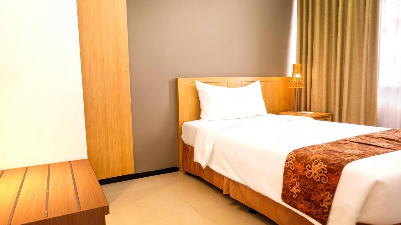 Golden Tulip Balikpapan Hotel & Suites Exteriör bild