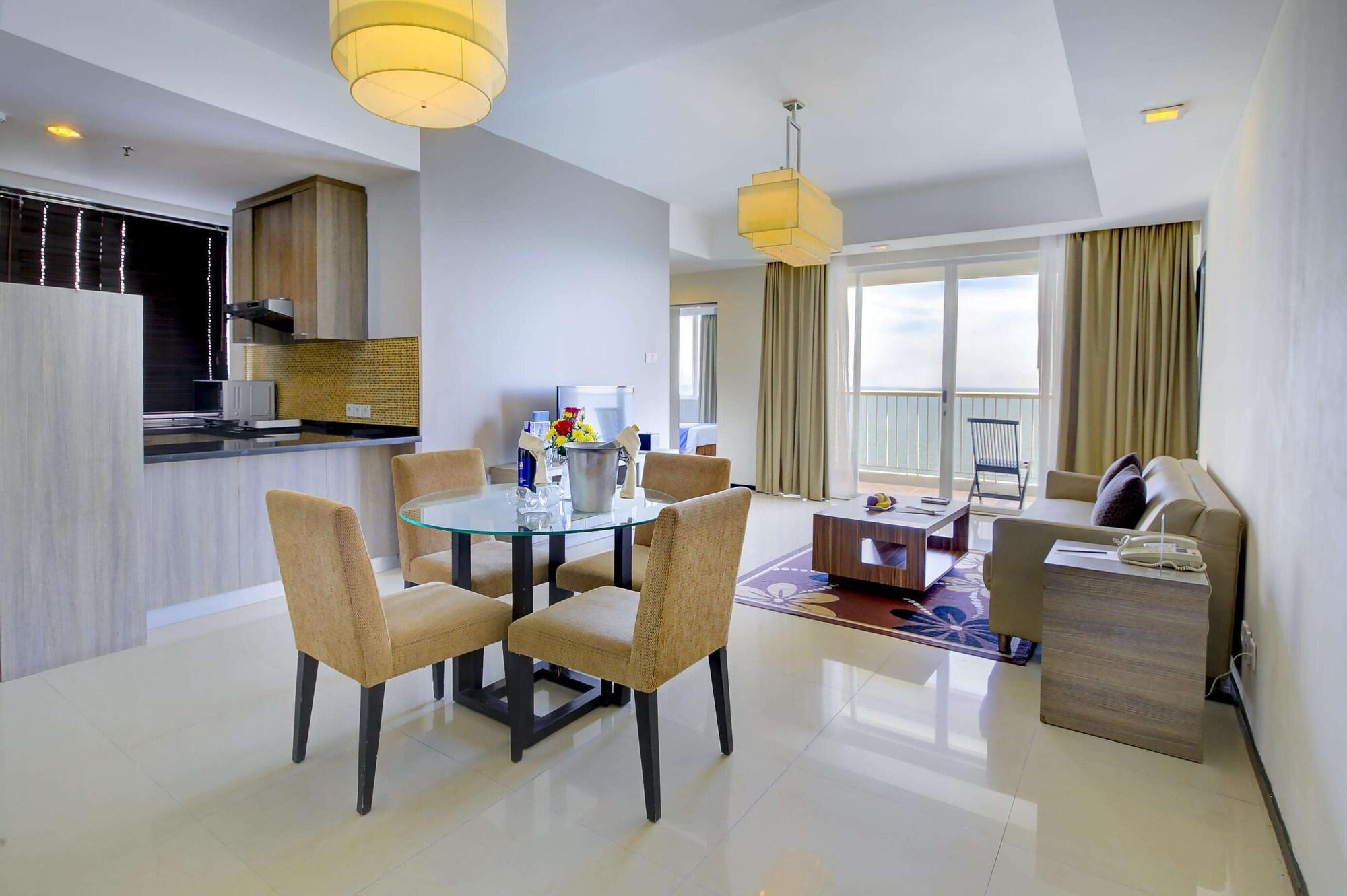 Golden Tulip Balikpapan Hotel & Suites Exteriör bild