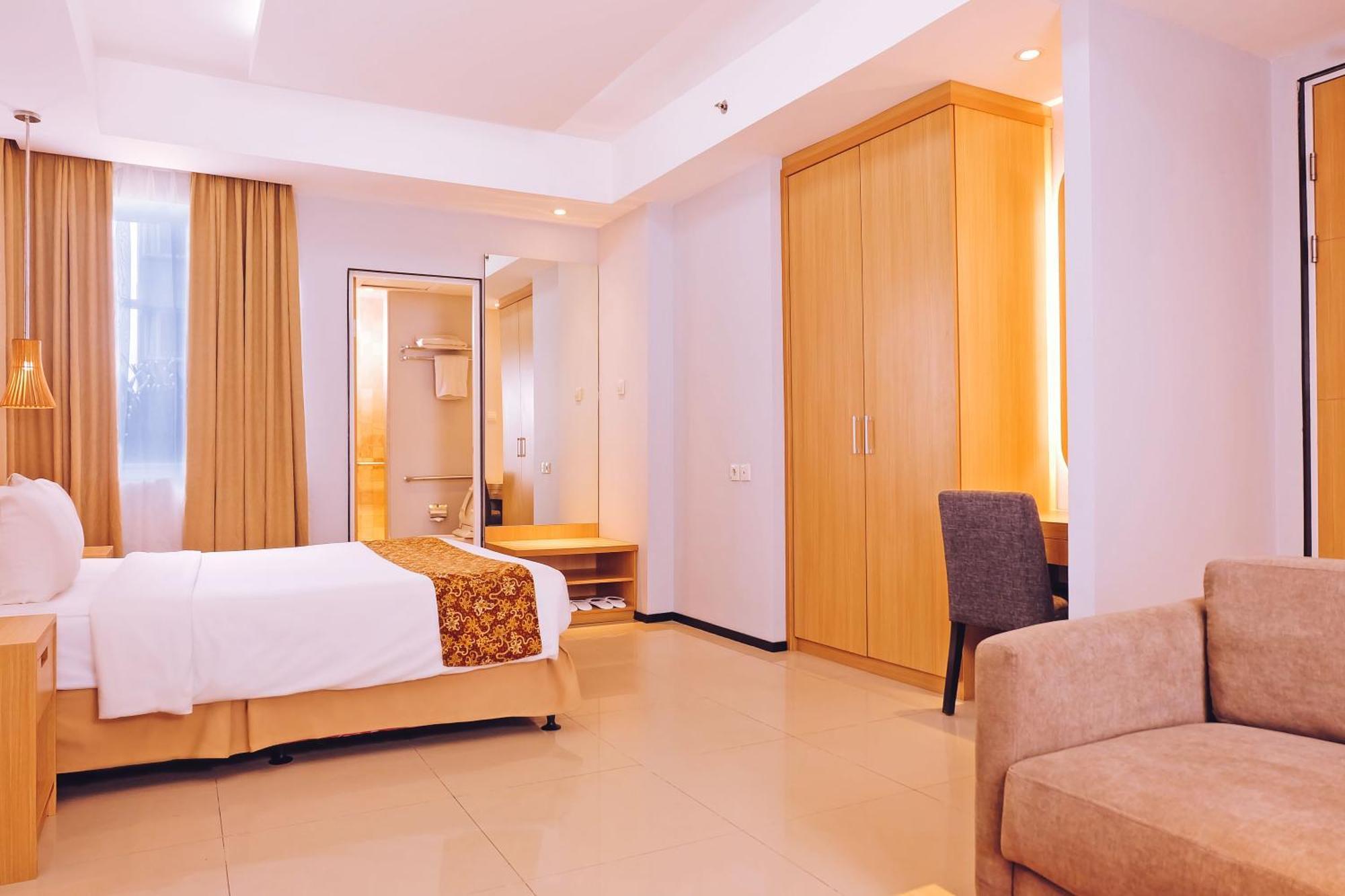 Golden Tulip Balikpapan Hotel & Suites Exteriör bild