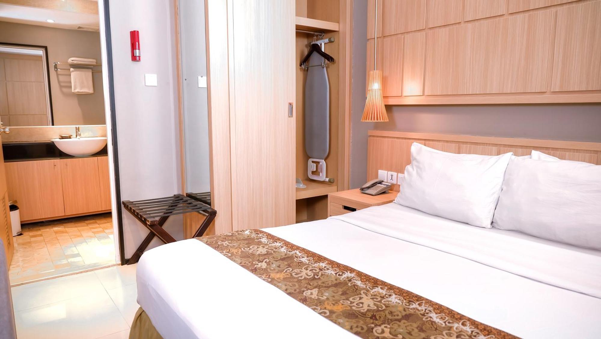 Golden Tulip Balikpapan Hotel & Suites Exteriör bild