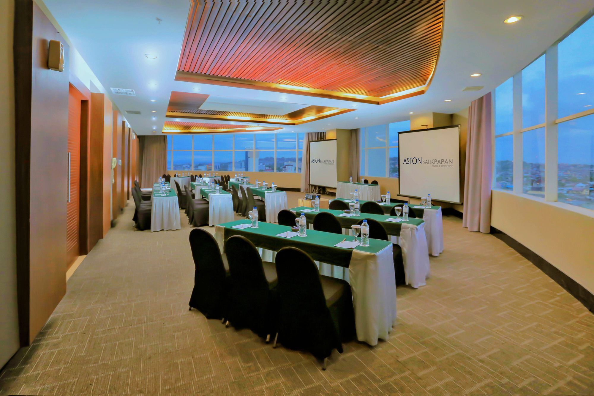Golden Tulip Balikpapan Hotel & Suites Exteriör bild