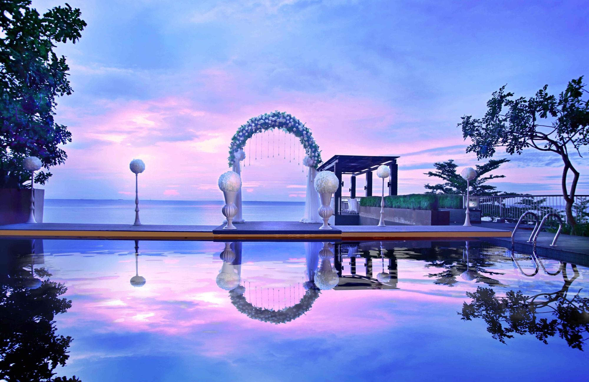 Golden Tulip Balikpapan Hotel & Suites Exteriör bild