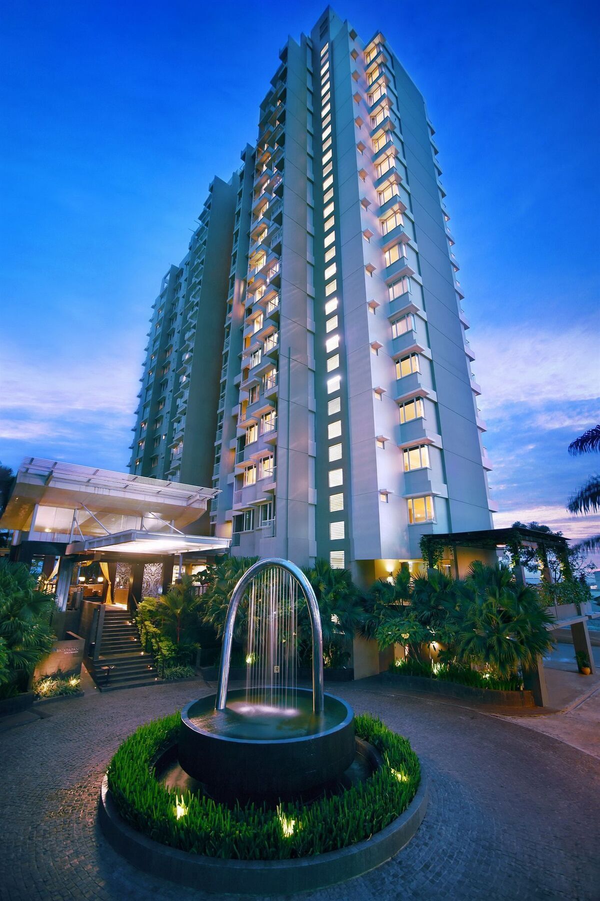 Golden Tulip Balikpapan Hotel & Suites Exteriör bild