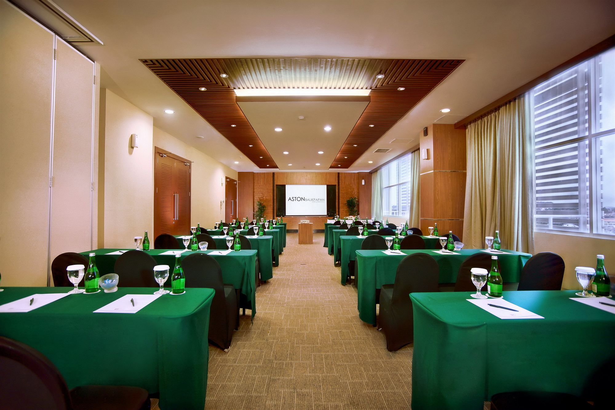 Golden Tulip Balikpapan Hotel & Suites Exteriör bild