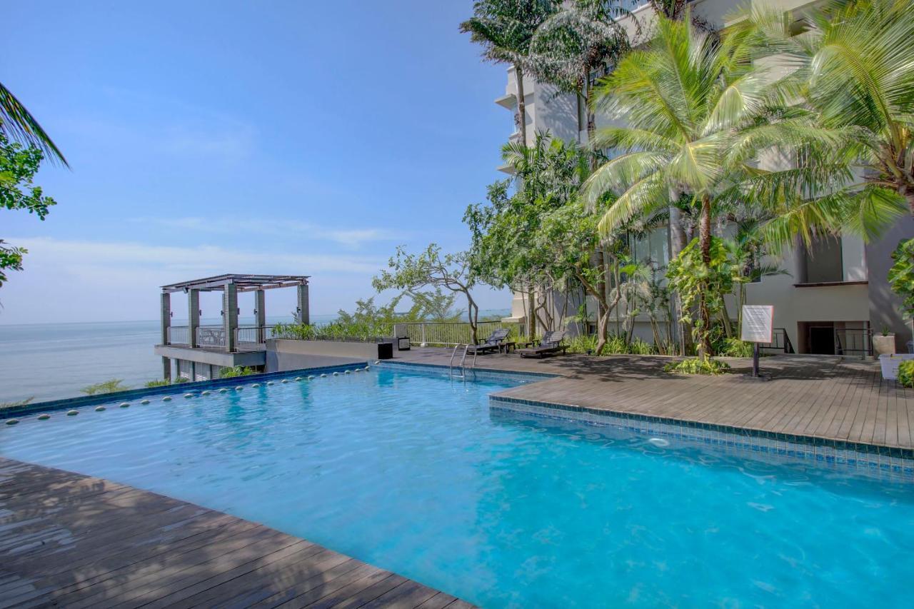 Golden Tulip Balikpapan Hotel & Suites Exteriör bild